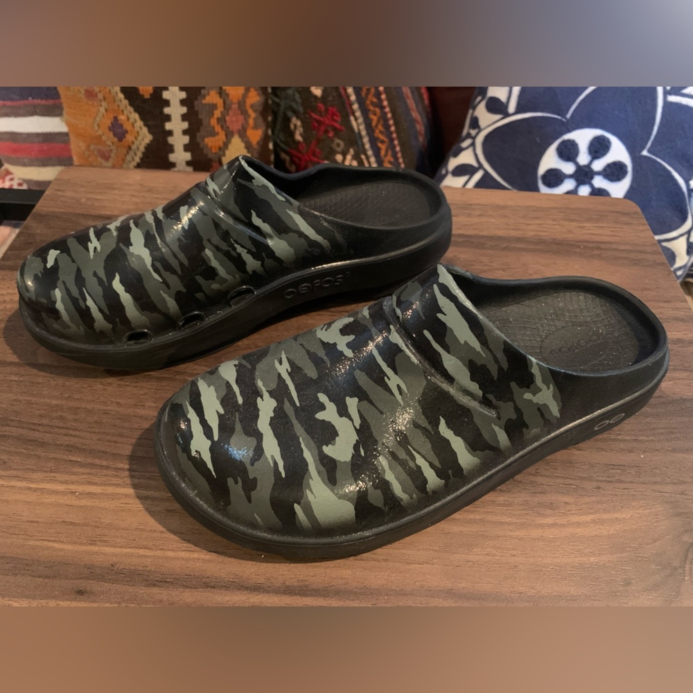 OOFOS Camo Slip-On Women's Athletic Clogs